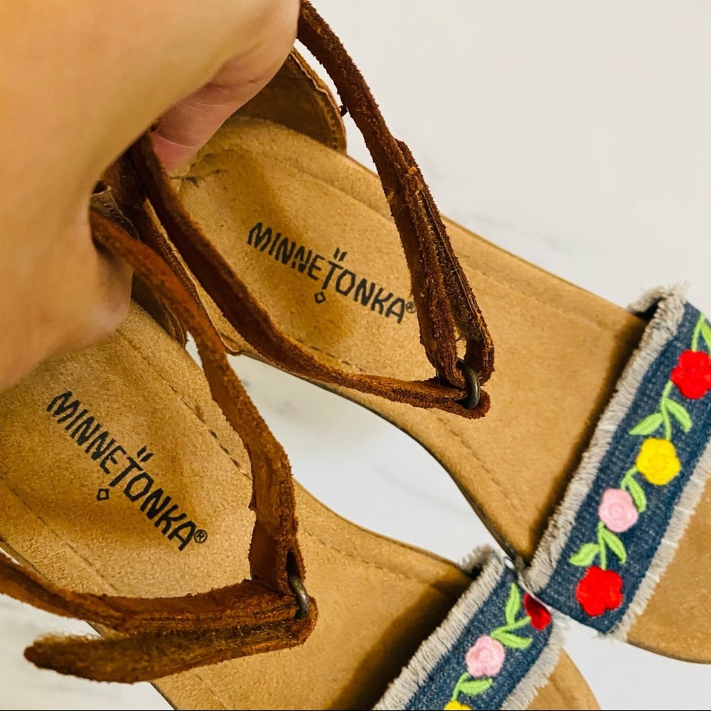Minnetonka Evie Blue Denim Sandals Size 4 - Picture 3 of 7